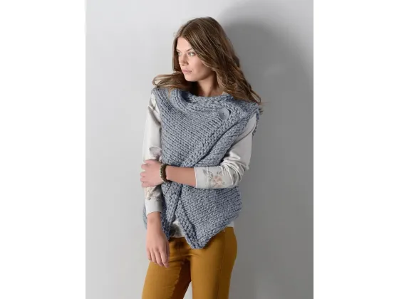 135-02 Vest av tykt garn