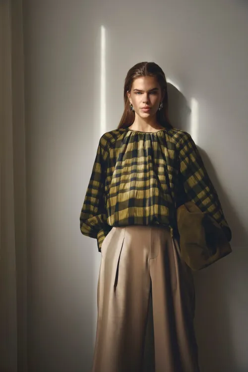 Kyel Check Balloon Blouse – Rutete bluse i army fra Co'Couture 