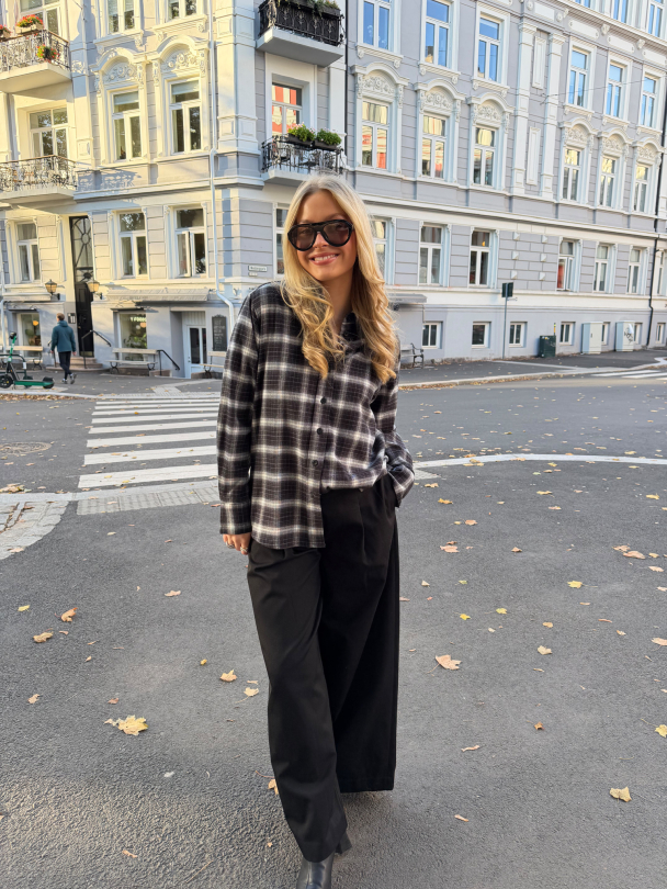 Thilde Extra Wide High Waist Pant – Black - Image 4