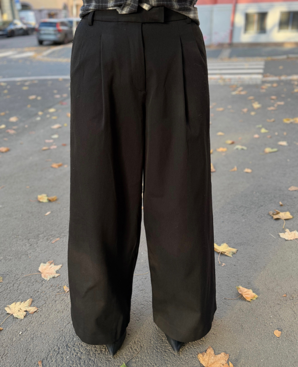 Thilde Extra Wide High Waist Pant – Black - Image 1