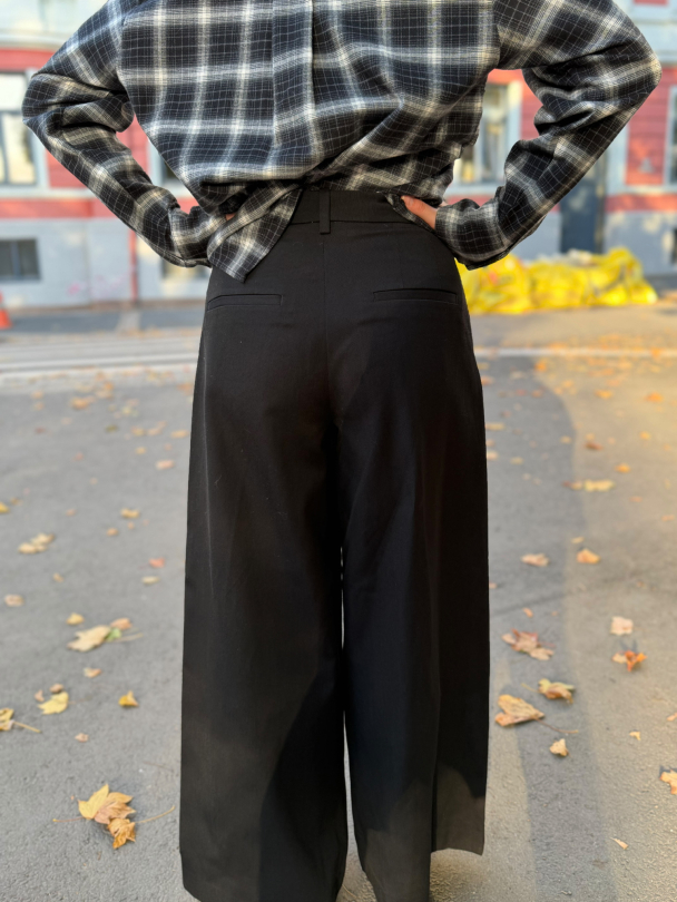 Thilde Extra Wide High Waist Pant – Black - Image 3
