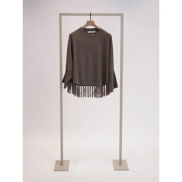 Maja – Brun poncho med frynser fra HERZENS