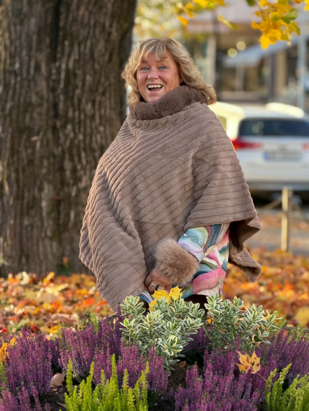 MARC LAUGE Cut Poncho Fur M3050 - Image 7