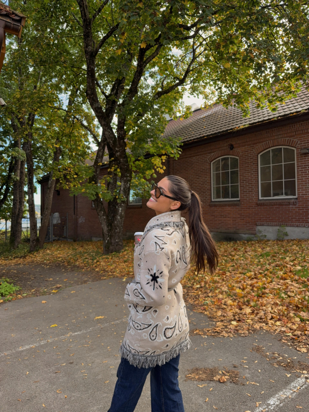 Frynsejakke - Beige   - Image 4