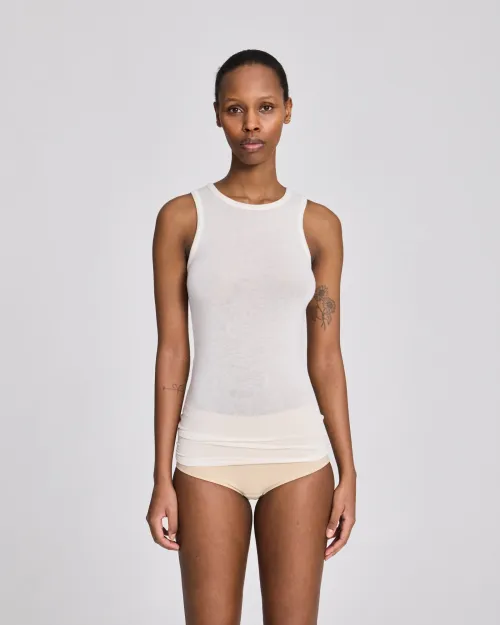 Alberte S'less Wool Top – Offwhite ermeløs ulltopp fra LISVA