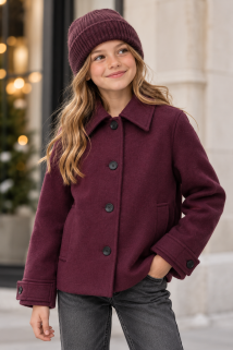 Vinterportrett i plommefarget ulljakke.png