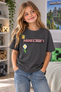 Smilende jente i Minecraft-rom.png