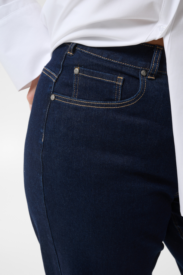 Kaffe Curve Livia barrel jeans - Image 7