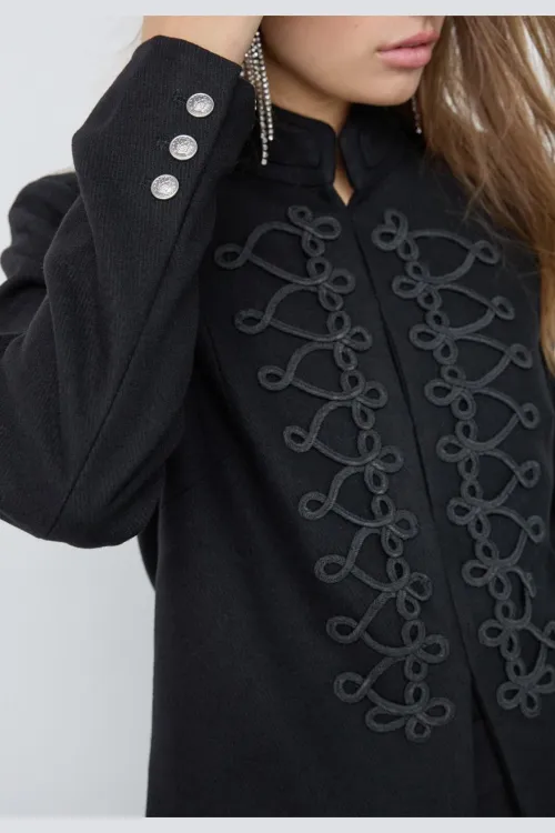 Rexia Jacket – Kort sort jakke med dekorative snordetaljer fra Co'Couture