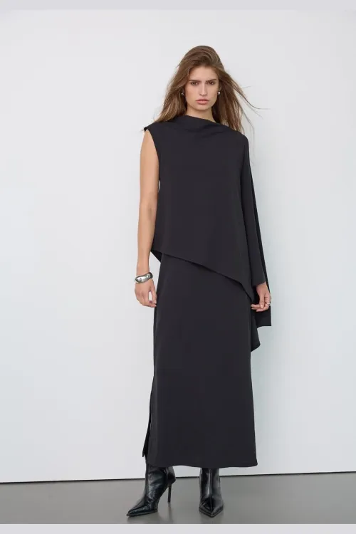 Falcon Drape Dress – Sort asymmetrisk kjole med draperinger fra Co'Couture
